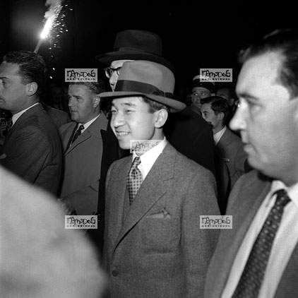 Paris, 09-06, Gare du Nord, arrive du Prince Aki Hito, hritier du Japon, Maurice Shuman, Ambassadeur du Japon  Paris