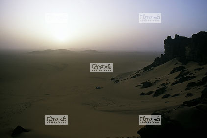 Sahara, Hoggar, Ibrouss, orgues basaltiques, soleil