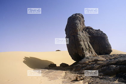 Sahara, Hoggar, Youfataket, rocher basaltique