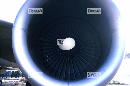 N�mes, Ateliers d'entretien d'avions, DC 10, R�acteur