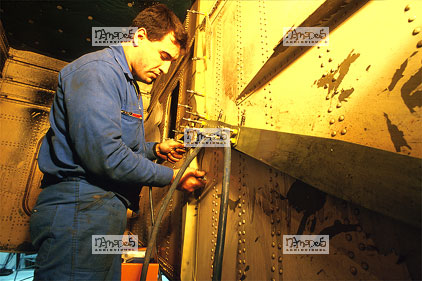 N�mes, Ateliers d'entretien d'avions