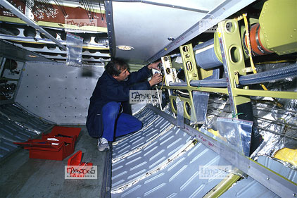 N�mes, Ateliers d'entretien d'avions