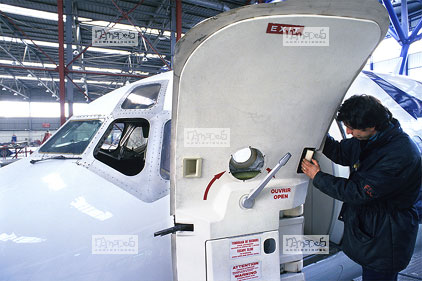 N�mes, Ateliers d'entretien d'avions