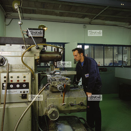 N�mes, Ateliers d'entretien d'avions