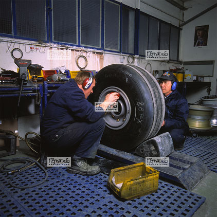 N�mes, Ateliers d'entretien d'avions