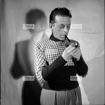 Paris, 31-01, Mr Claude Garnier, dessinateur, profil, pull pour page de mode