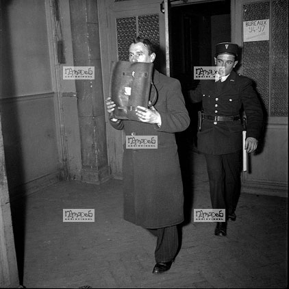 Paris, 11-02, Police Judiciaire, Arrestation Andr� Farr�, Malle tragique