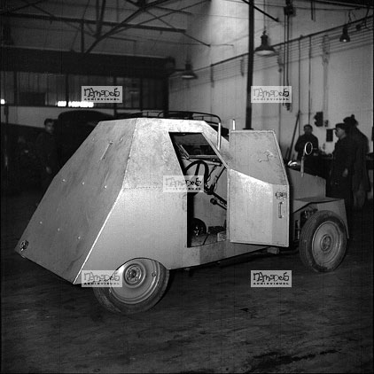 Paris, 07-03, Voiture blind�e � l'usine, contre agression paye