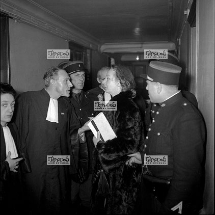 Paris, 09-03, Planet et Farr�e chez le juge d'instruction