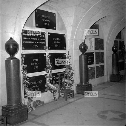Paris, 16-03, Invalides, Int�rieur du Caveau sous le Choeur de la Chapelle 