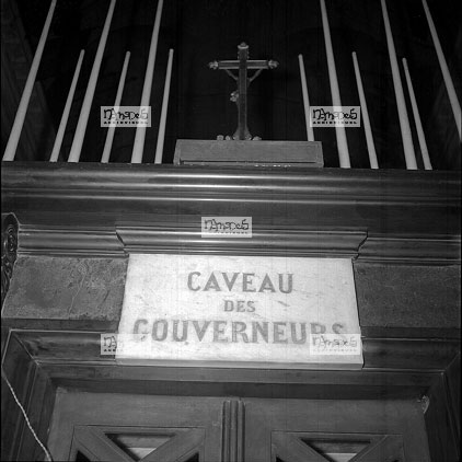 Paris, 16-03, Invalides, Int�rieur du Caveau sous le Choeur de la Chapelle 