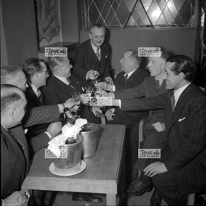 Paris, 17-03, L'aviateur Costes lib�r�