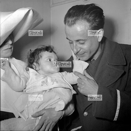 Paris, 18-03, la petite Catherine des Neiges (enfant abandonn�e dans la neige) chez les soeurs de St Vincent de Paul