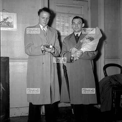 Paris, 29-04, PJ, 2 Voleurs chez M. Clot, avec leurs fleurs et parapluie