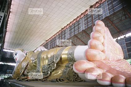 Temple de Chankhatatkyi, Bouddha couch�, Pieds sculpt�s