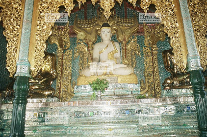 Pagode Shuedagon, Bouddha assis 