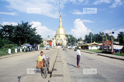 Bago, Pagode d'or de Shwemawdanu, Rue bitum�e
