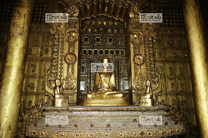 Mandalay, Monast�re Shwenandaw, Bouddah dor� assis, Colonnes en teck