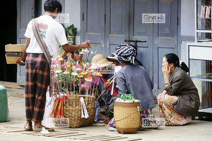 Mandalay, Petit march�, Vente de l�gumes