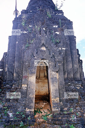 Shan, Sanctuaire de Kakku, Chapelle vue de face avec statue de�Bouddha