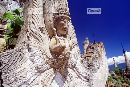 Inl�, Site d'Intein, Phenix en pierre sculpt�e (D�tail d'une chapelle)