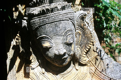 Inl�, Site d'Intein, T�te d'une divinit� sculpt�e
