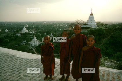 Mandalay, jeunes bonzes