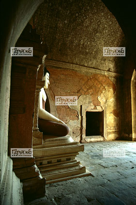 Pagan, temple de Htilominlo, bouddha