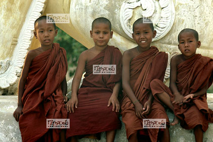 Mandalay, jeunes bonzes