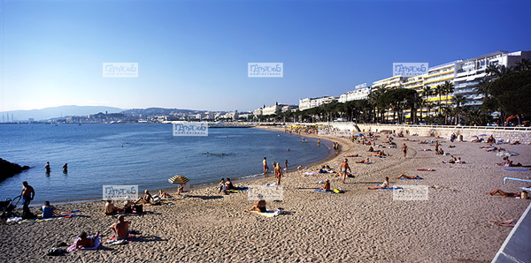 Europe, France, Provence, C�te d'Azur, 06 Alpes Maritimes - Cannes, la plage publique et la Croisette