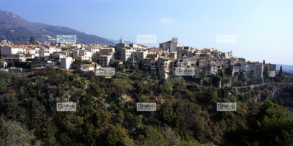 Europe, France, Provence, C�te d'Azur, 06 Alpes Maritimes - Tourettes sur Loup, cit� m�di�vale, ch�teau du XV�me si�cle, �glise du XII�me