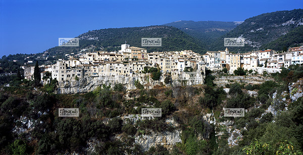 Europe, France, Provence, C�te d'Azur, 06 Alpes Maritimes - Tourettes sur Loup, cit� m�di�vale, ch�teau du XV�me si�cle, �glise du XII�me