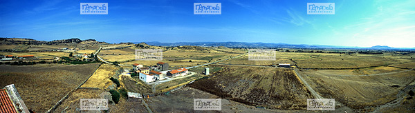 Europe, Italie, �le de Sardaigne, Entre Oschiri et Ploaghe, plaine agricole depuis la tour de Sant' Antioco di Bisarcio
