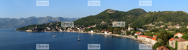 Europe, Croatie, �le de Lopud, le village, au fond le continent 