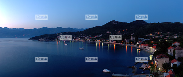 Europe, Croatie, �le de Lopud, le village, au fond le continent 